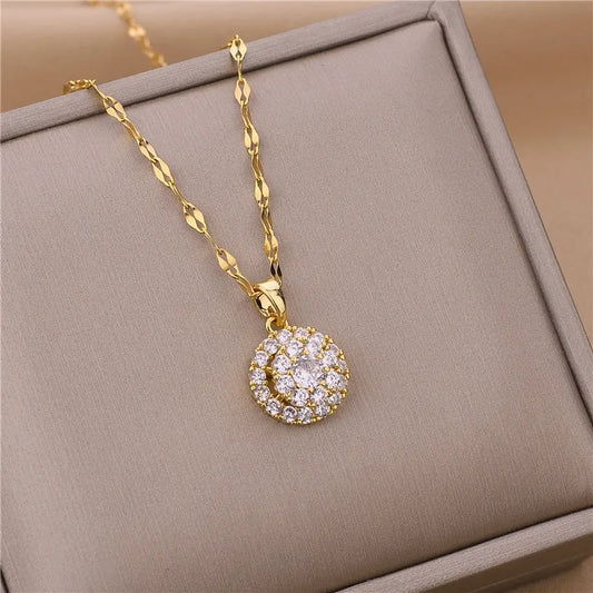 Elegant Pendant Necklace with Sparkling Stones