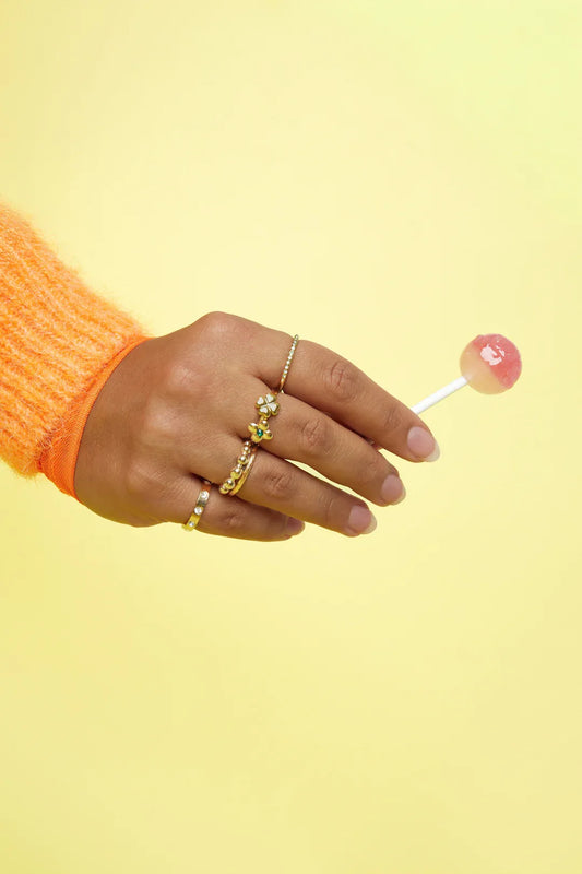 Minimalist ring with stripes