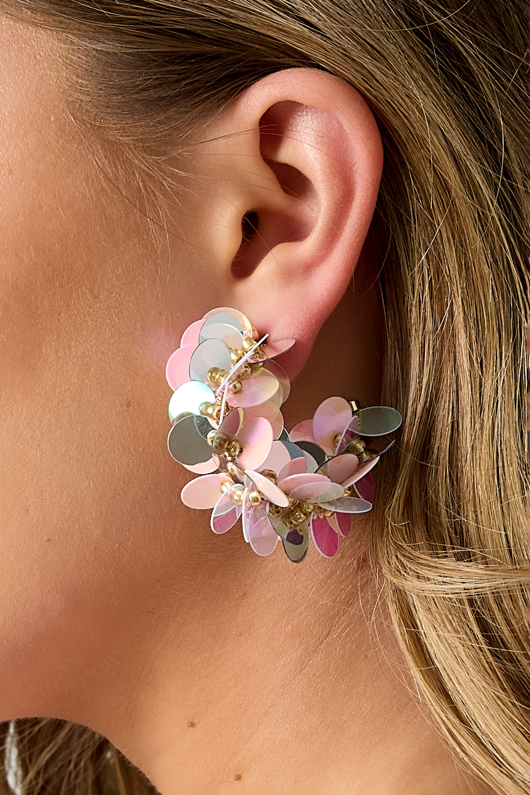 Hoop earrings made of sequins and beads